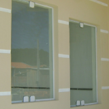 janelas de vidro pivotantes verticais Cesário Lange