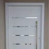 porta de alumínio amadeirada Araçariguama