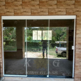 porta de vidro temperado de correr Alambari