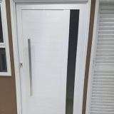 porta pivotante branca Nazaré Paulista